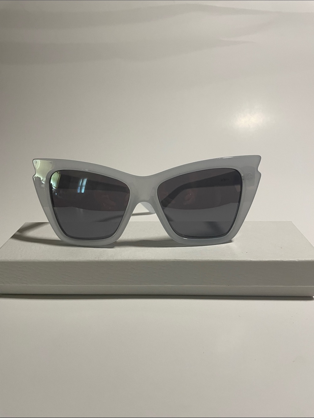 Le Specs/JCrew โRaptureโ Light blue/dark lens